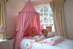habillage lit de princesse tente en tissu suspendu pour transformer un lit en lit de princesse
