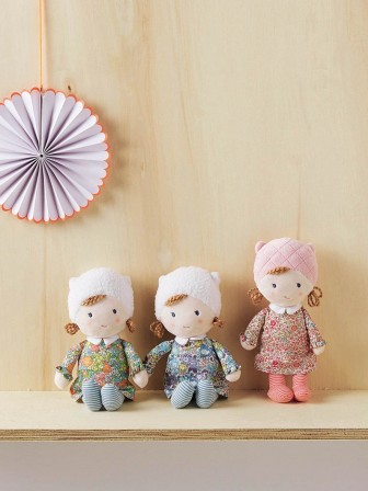 cadeau_pour_fille_18_mois_2_ans_3_ans_poupee_en_tissu_robe_liberty.jpg