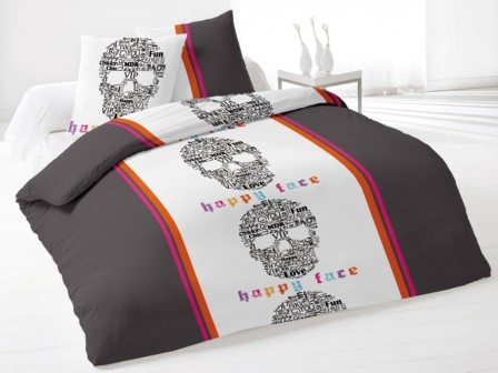 housse_de_couette_tete_de_mort_pas_cher_parure_housse_de_couette_fille_ado_avec_tete_de_mort_coloris_gris_blanc_et_noir.jpg