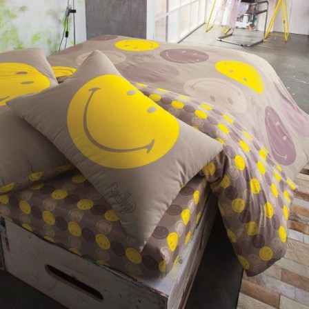 housse_de_couette_smiley_beige_et_jaune_en_140_x_200__200_x_200_et_240_x_220_linge_de_lit_smiley_pour_les_jeunes.jpg