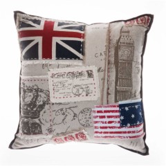 coussin london deco 45 cm x 45 cm coussin deco anglais british avec monoment beige et rouge.jpg