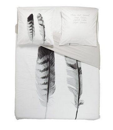 housse_de_couette_ado_plume_imprimee_grise_et_noire_sur_fond_blanc_housse_moderne_jeune_ado_et_etudian_idee_cadeau_housse_originale.png