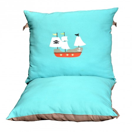 coussin_double_pour_pirate_bleu_et_marron_avec_bateau_imprime.jpg