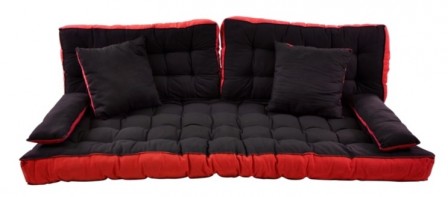 futon_sol_coussins_rouge_et_noir_chambre_ado_pas_cher.jpg
