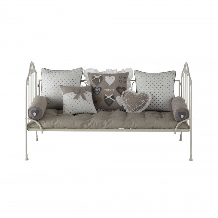 matelas_futon_en_coton_avec_coussins_chambre_fille_pas_cher.jpg
