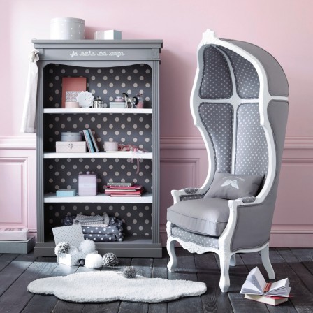 meuble_rangement_etagere_grise_4_etages_fond_pois_blancs_bibliotheque_grise_pour_chambre_de_fille.jpg
