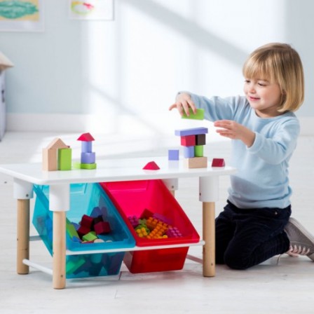 rangement_chambre_enfant_table_et_bac_de_rangement_jouet_integre_pratique_chambre_enfant.jpg