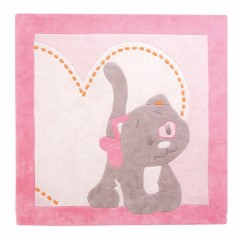 tapis chambre bebe enfant carre 120 cm x 120 cm rose avec chat iris dans un coeur tableau couleur pastel rose Noukies.jpg