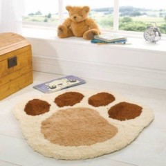 tapis forme patte d'ours pour chambre de nourisson, bébé ou jeune enfant tapis claire écru beige et marron pas cher original.jpg
