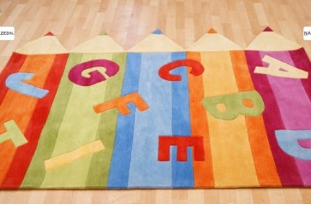 tapis_enfant_et_bebe_crayon_de_couleur_avec_alphabet_tapis_rectangulaire_pour_protection_ameublement_chambre_bebe_et_enfant.jpg