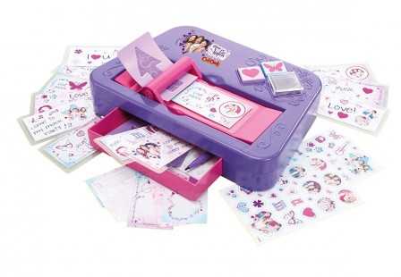 loisirs_creatifs_violetta_fabriquer_des_cartes_avec_tampon_et_stickers_autocollants_violetta_activites_manuelles_cadeau_violetta_pour_fille_a_partir_de_6_ans.jpg