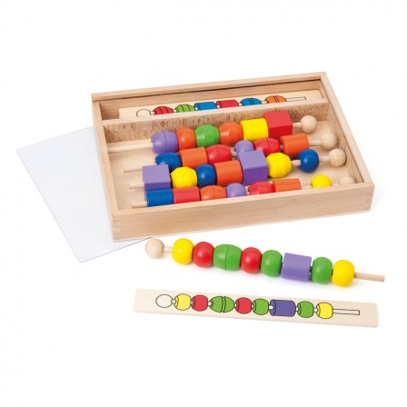 cadeau_jeu_pour_enfant_en_maternelle_jeu_educatif_pour_reproduire_un_modele_avec_des_perles_en_bois.jpg
