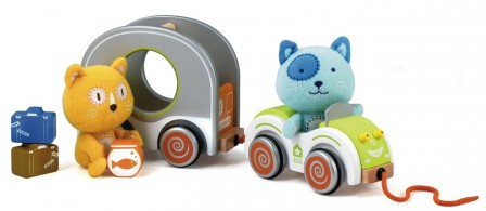 jouet d'eveil en bois à tirer véhicule en bois et personnages en peluche cadeau original en bois fille ou garçon 2 ans, 3 ans.jpg