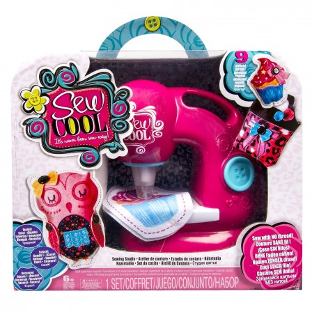 machine_a_coudre_enfant_avec_materiel_couture_feutrine_a_coudre_couture_sans_fil_prix_du_jouet_2014_premiere_machine_enfant_securite_facile_atelier_couture_enfant.jpg