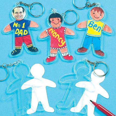 activite_manuelle_fete_des_peres_facile_ecole_maternelle_garderie_maison_periscolaire_decorer_un_porte_cle_cadeau_fete_des_peres.jpg
