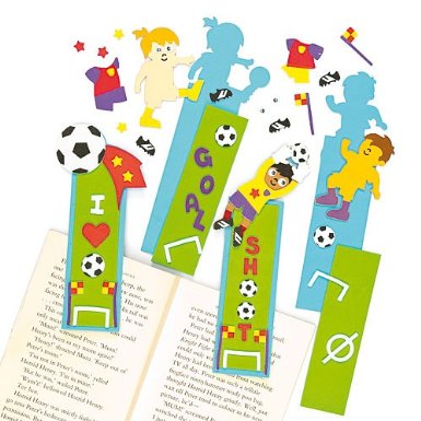 activites_manuelles_football_facile_enfant_fabriquer_marque_page_football_avec_formes_en_mousse_pas_cher_materiel_foot_pour_enfant.jpg