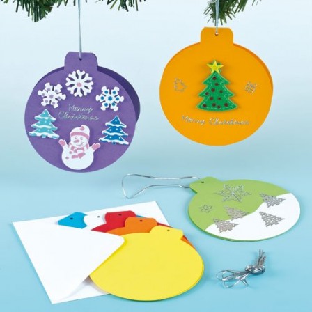 boule_de_noel_pour_enfant_a_decorer_boule_ronde_en_carton_a_decorer_avec_stickers__paillettes__perles_activites_et_bricolage_de_noel.jpg