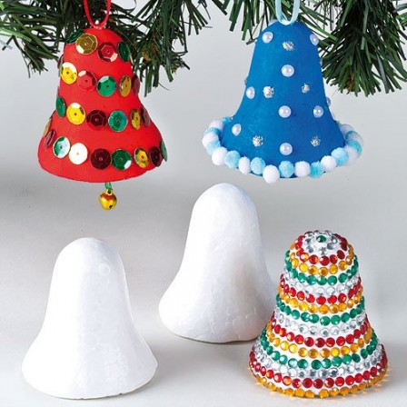 support_a_decorer_pour_noel_cloche_en_polystyrene_a_embellir_collage_paillettes_bricolage_enfant_facile_fabriquer_deco_de_sapin_avec_enfants.jpg