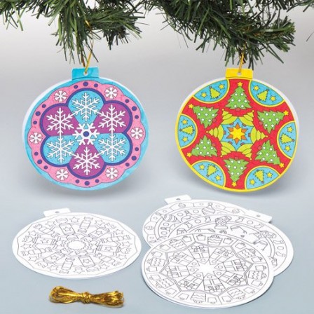coloriage_mandala_noel_boules_de_Noel__flocons_de_neige__chaussettes_de_Noel__cadeaux__sapins_et_petards_de_Noel.jpg