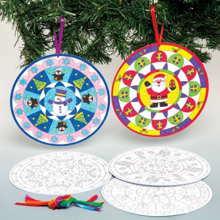 mandala_de_noel_a_colorier_renne__pere_Noel__bonhomme_de_neige__rouge-gorge_et_bonhomme_en_pain_d_epices_loisirs_creatifs.jpg