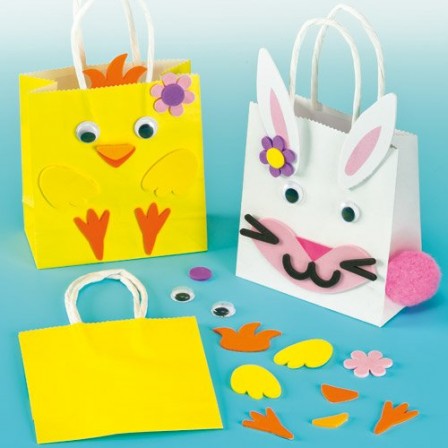 decorer_un_sac_en_krat_pour_Paques_pour_la_chasse_aux_oeufs__kit_de_2_sacs_avec_decoration_a_coller_bricolage_facile_paques_pour_enfant.jpg