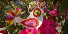 bricolage printemps avec materiel de recuperation papier colle decoupage collage oiseau activités manuelles enfants