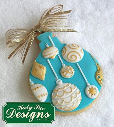 deco_gateau_avec_moule_pate_a_sucre_boule_de_noel.jpg
