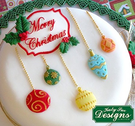decorer_gateau_noel_avec_deco_en_pate_a_sucre_boule_deco.jpg