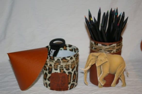 pot à crayon avec éléphant afrique