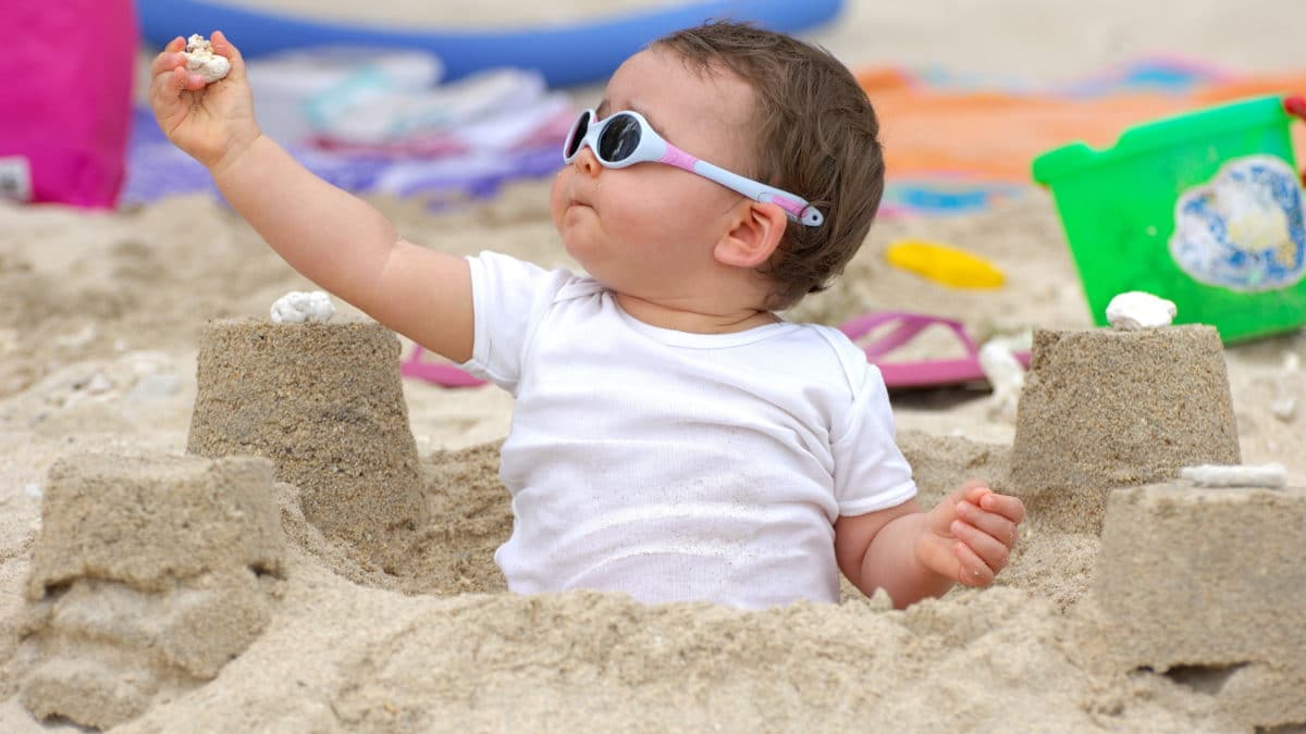 protéger bébé du soleil avec une tente anti-uv