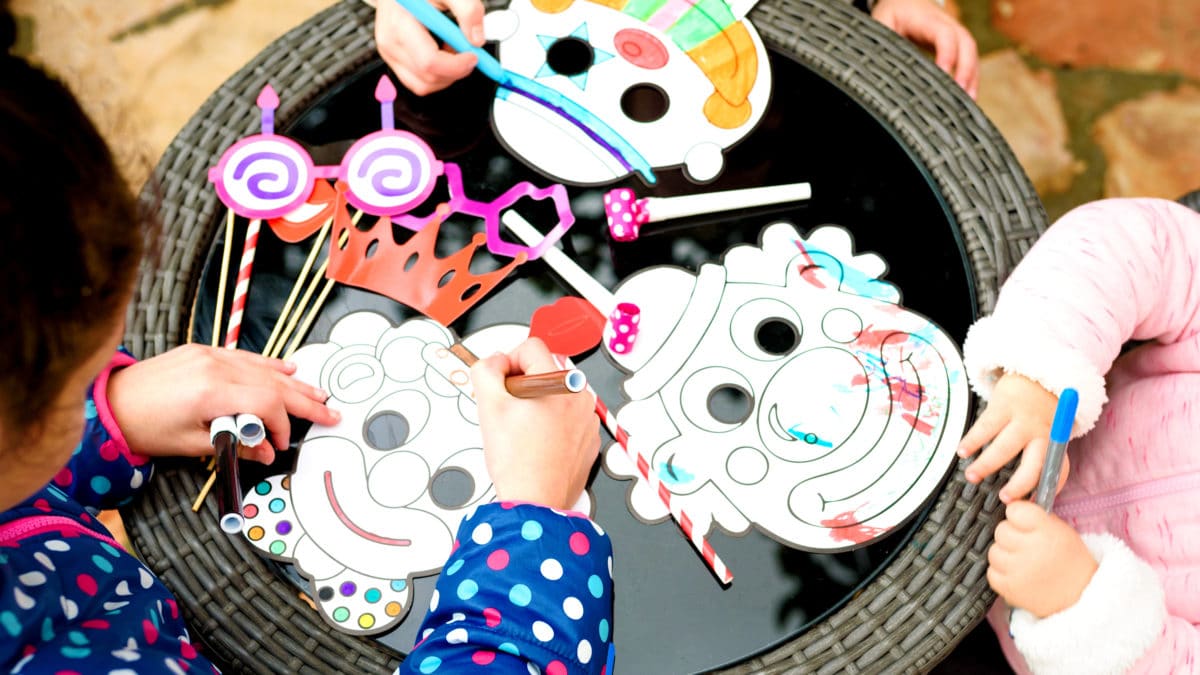 Fabriquer masque pour le carnaval : idées bricolage pour enfants et activités manuelles