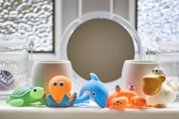 jouets pour s'amuser dans le bain