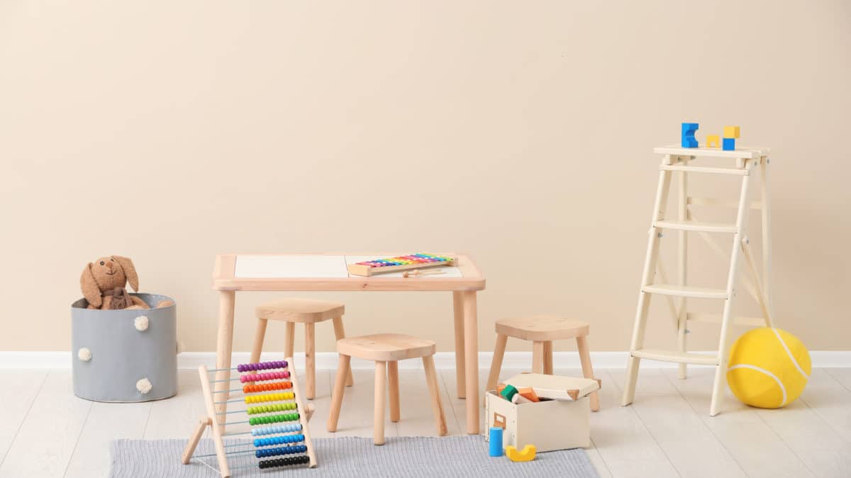 table pour colorier : une table de coloriage pour les petits ; dessiner, colorier : une table ludique pour jeune enfant