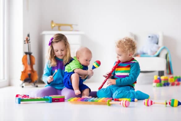 Enfant joue de la musique