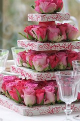 fabriquer un décor de table avec des roses et des châssis – Décor de table de fêtes à fabriquer avec des fleurs