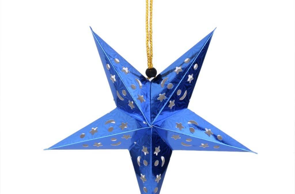 Fabriquer des ornements ou décoration de noel avec du papier fantaisie – Etoile de Noël à fabriquer avec les enfants