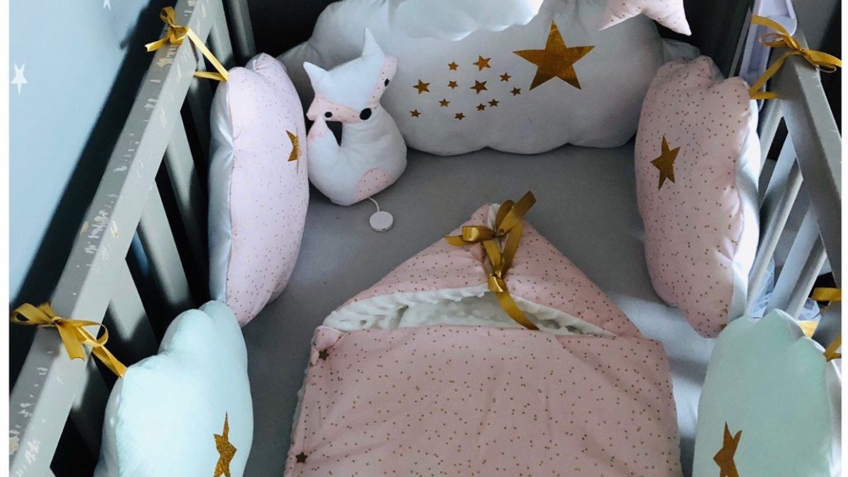 Tour de lit et gigoteuse : le beau textile pour lit de bébé de la créatrice Fée mains