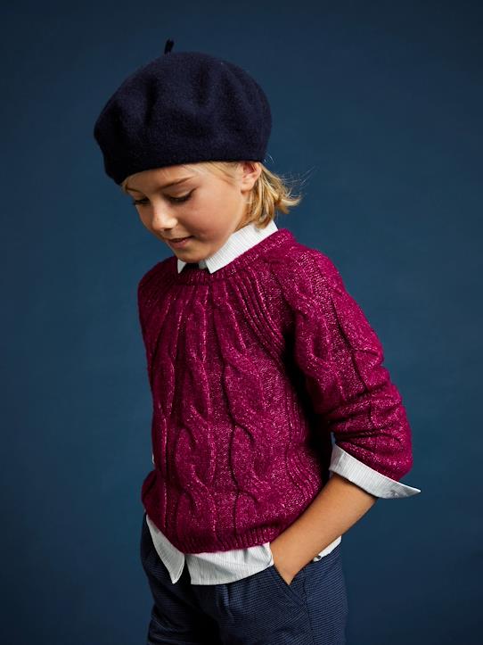 fille habillée avec un pull