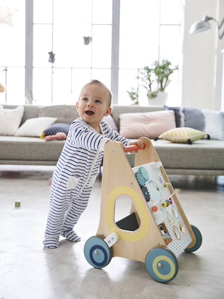 enfant apprend à marcher