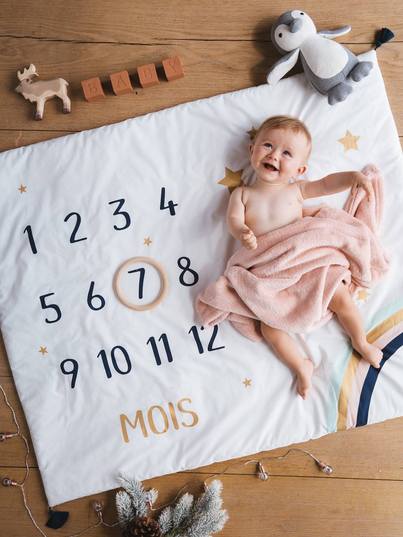 bébé pose pour photo