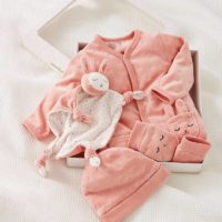 kit naissance bébé pyjama bonnet gants doudou