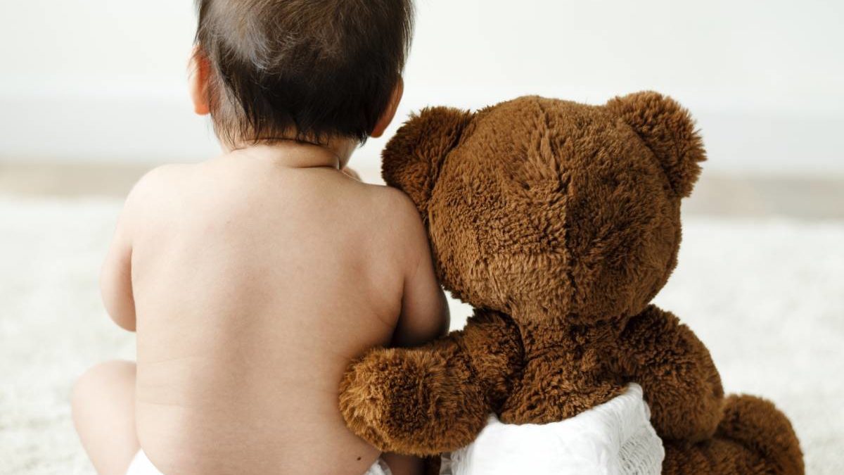 Comment amener bébé à être propre la nuit ?