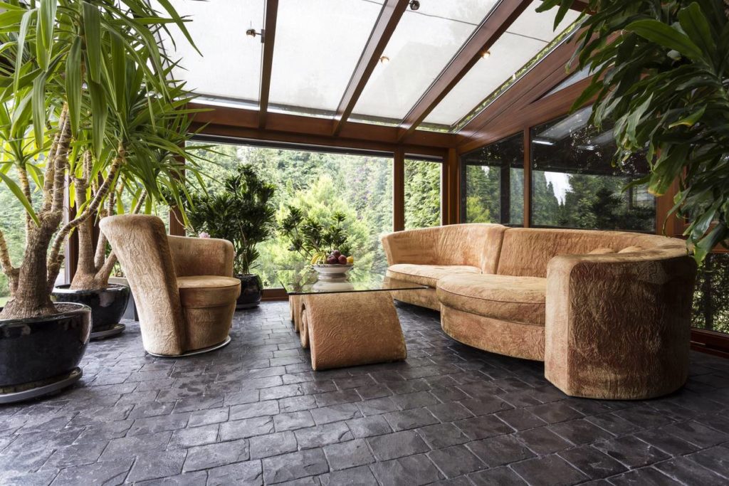 veranda entree