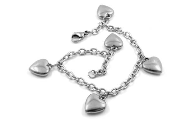 bracelet avec des coeurs