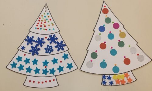 sapin décoré avec des stickers
