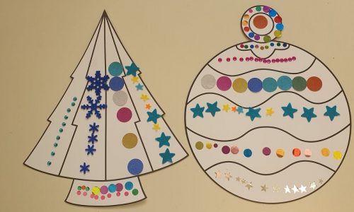 sapin et boule de noel décoré par un enfant en maternelle