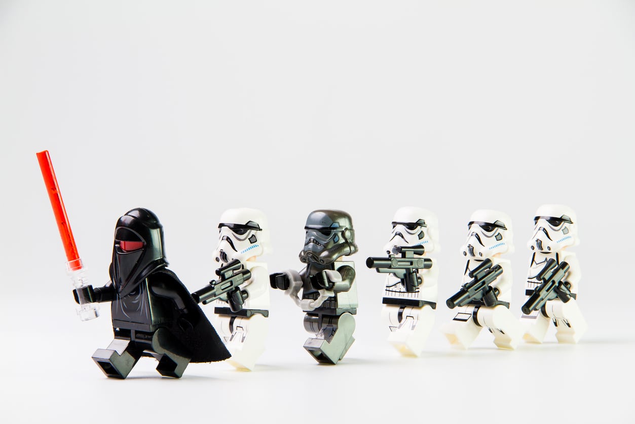figurine lego stars wars marchent les uns derrières les autres
