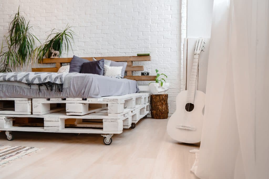lit sur palette en bois