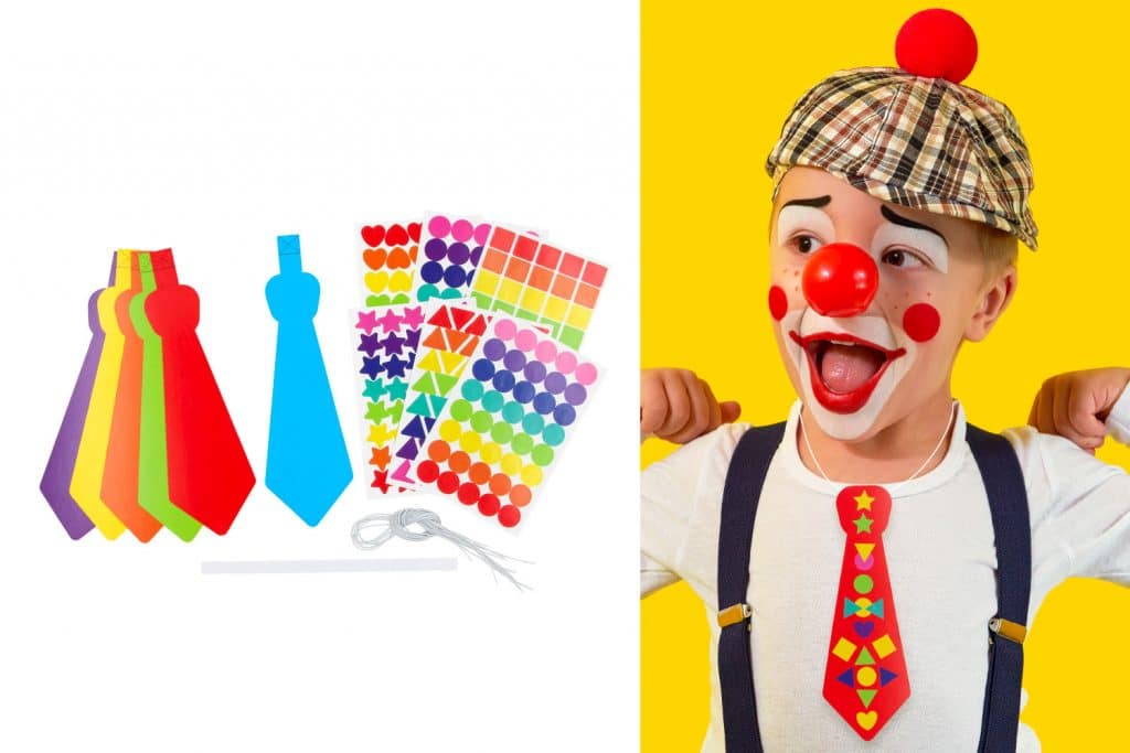 petit garçon déguisé en clown porte un cravate décorée avec des gommettes