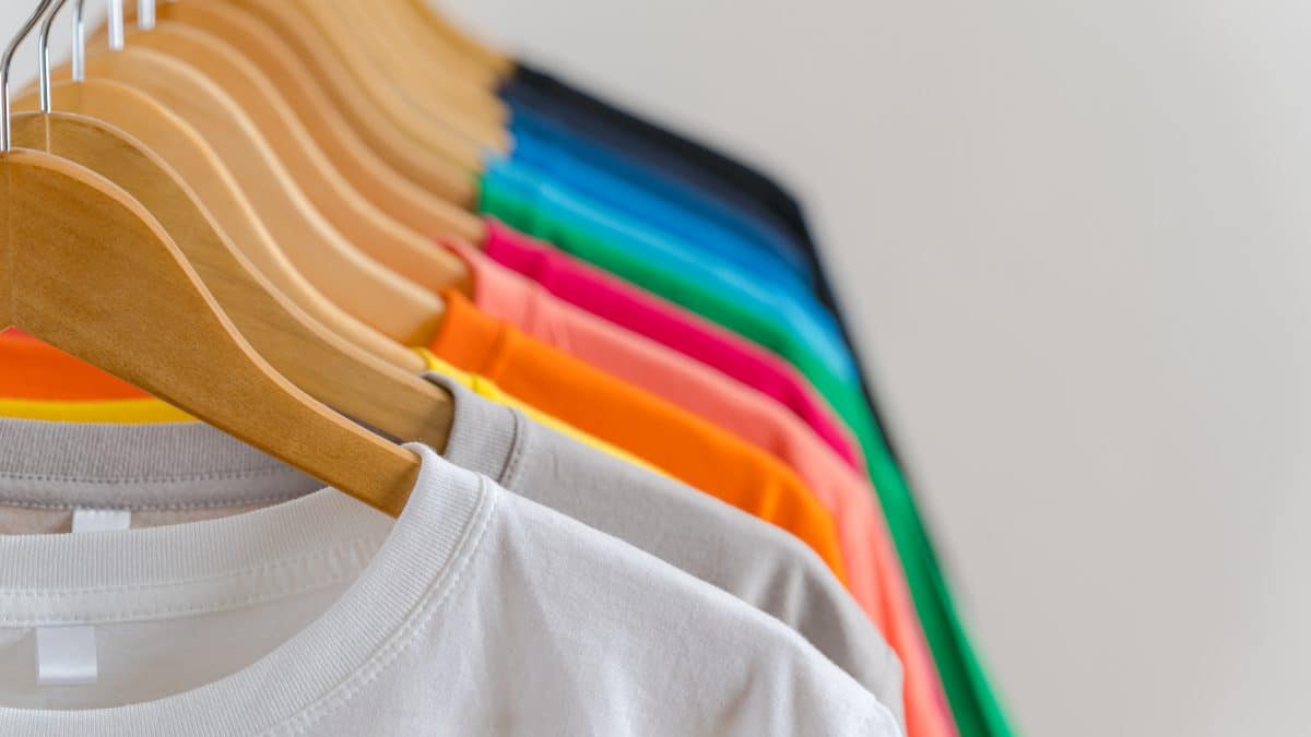 Comment choisir et porter un t-shirt uni ?